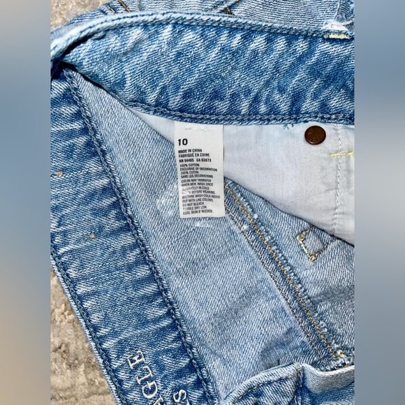 3/$25 LIKE NEW 𝑨𝒎𝒆𝒓𝒊𝒄𝒂𝒏 𝑬𝒂𝒈𝒍𝒆 Jean Shorts - Picture 5 of 15